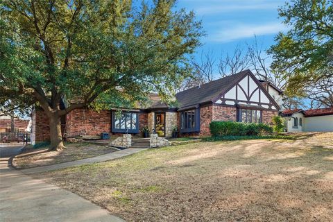 Photo of 240 Timberlake Dr, Azle, TX 76020 (MLS # 21173349)