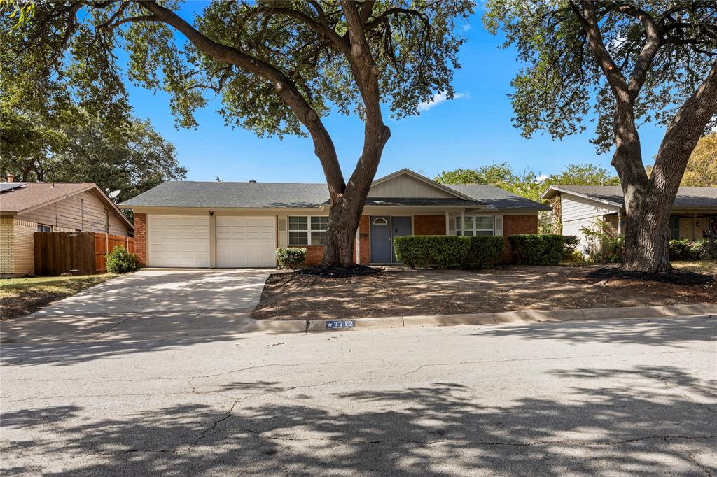 Photo of 2712 Larkin Avenue Ave, Fort Worth, TX 76133 (MLS # 21393121)