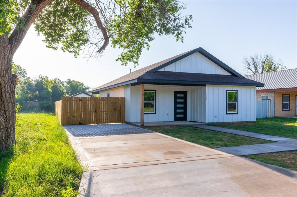 Photo of 1309 Chestnut Street, Abilene, TX 79602 (MLS # 21251611)