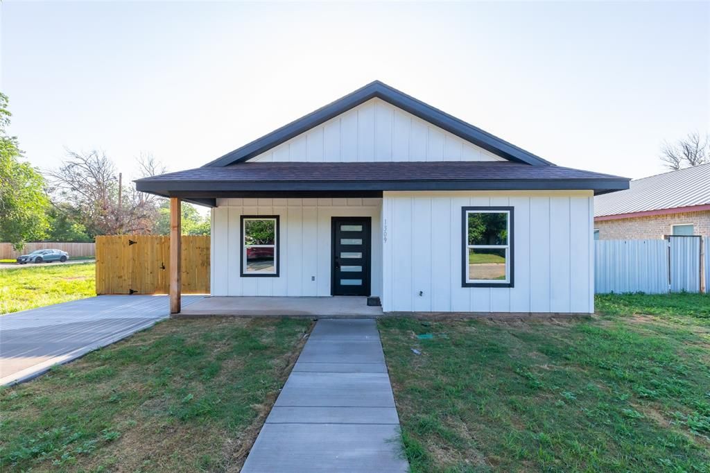 Photo of 1309 Chestnut Street, Abilene, TX 79602 (MLS # 21251611)