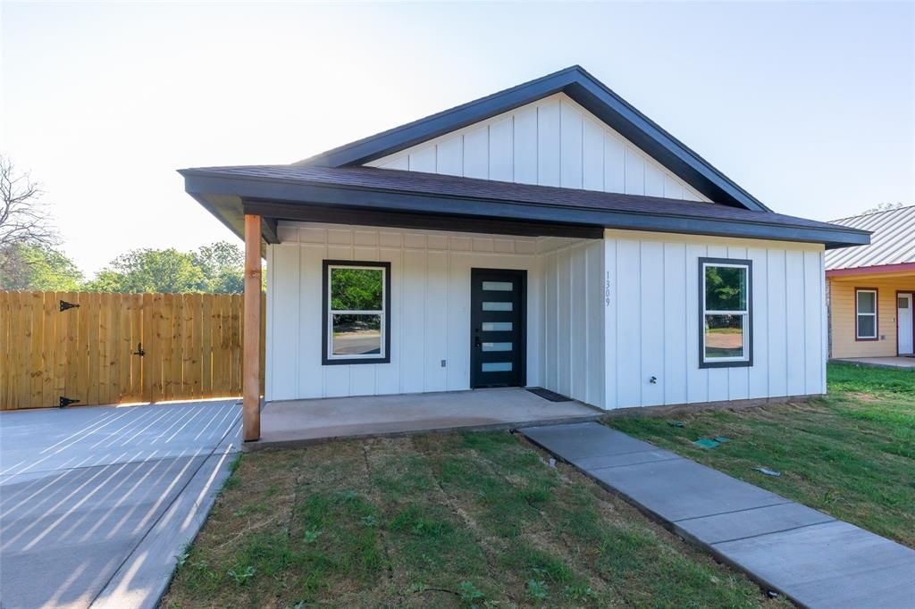 Photo of 1309 Chestnut Street, Abilene, TX 79602 (MLS # 21251611)