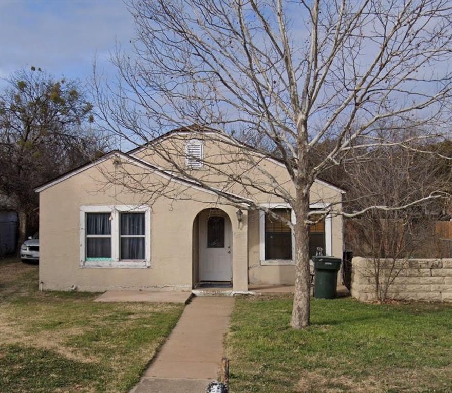 INVESTMENT OPPORTUNITY!! 3 bed, 2 bath home in the middle of town. 1,165 sq ft, built in 1951. Close to shops, food, and schools. Good option for someone looking for a fixer-upper or investment. Sold as-is.