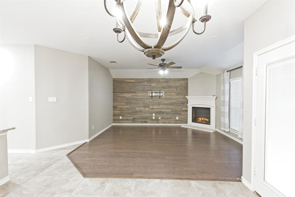 Van Alstyne, Texas 75495, United States, 3 Bedrooms Bedrooms, ,2 BathroomsBathrooms,Residential,Pending,182279