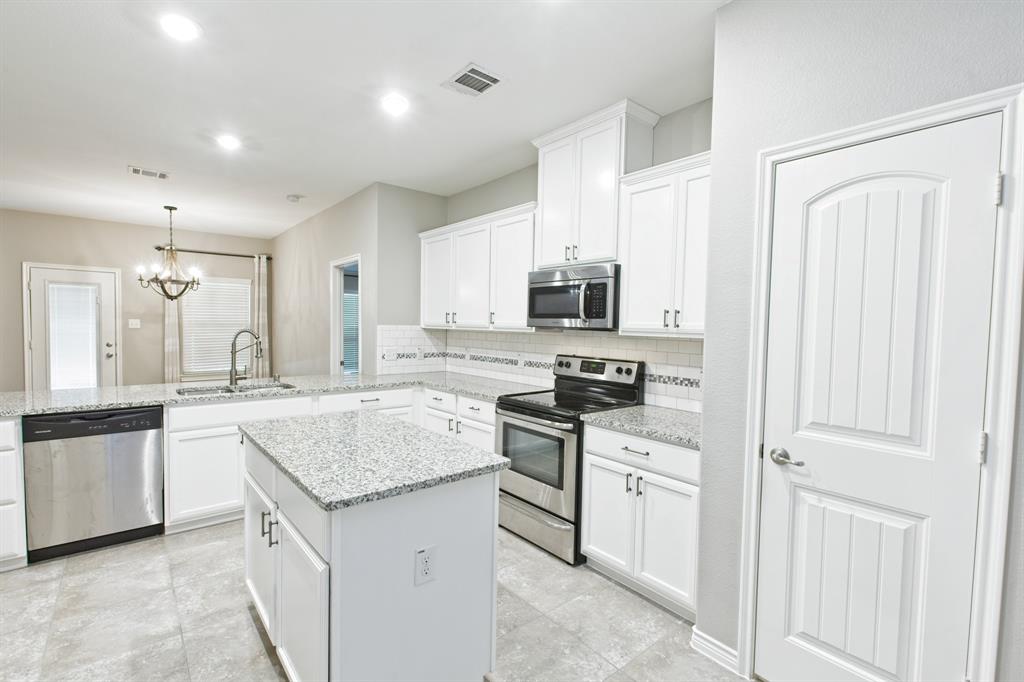 Van Alstyne, Texas 75495, United States, 3 Bedrooms Bedrooms, ,2 BathroomsBathrooms,Residential,Pending,182279