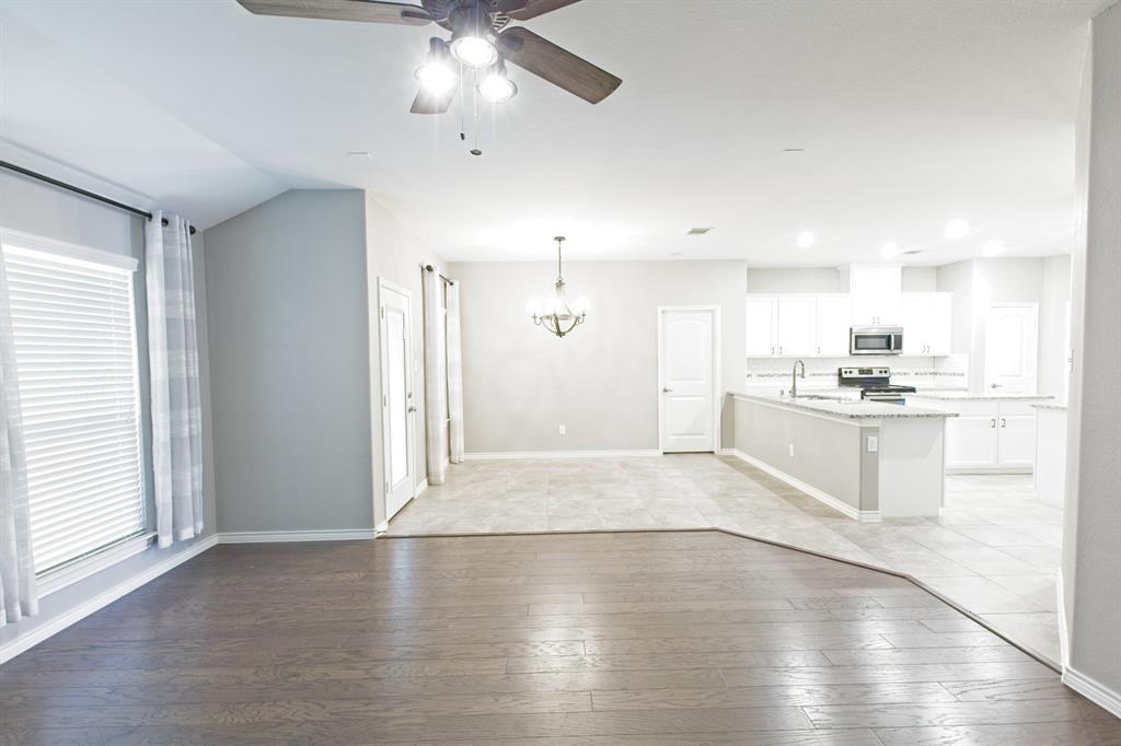 Van Alstyne, Texas 75495, United States, 3 Bedrooms Bedrooms, ,2 BathroomsBathrooms,Residential,Pending,182279