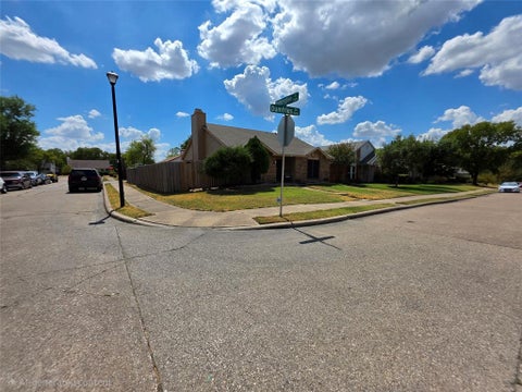 Photo of 9420 Dumfries Drive, Dallas, TX 75227 (MLS # 21379593)