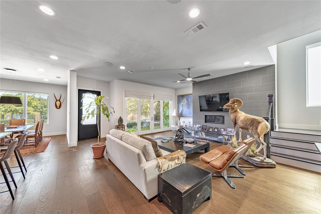 Thirty One Dallas Square #2 - Residential