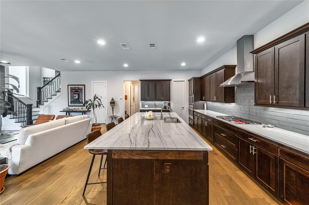 Thirty One Dallas Square #2 - Residential