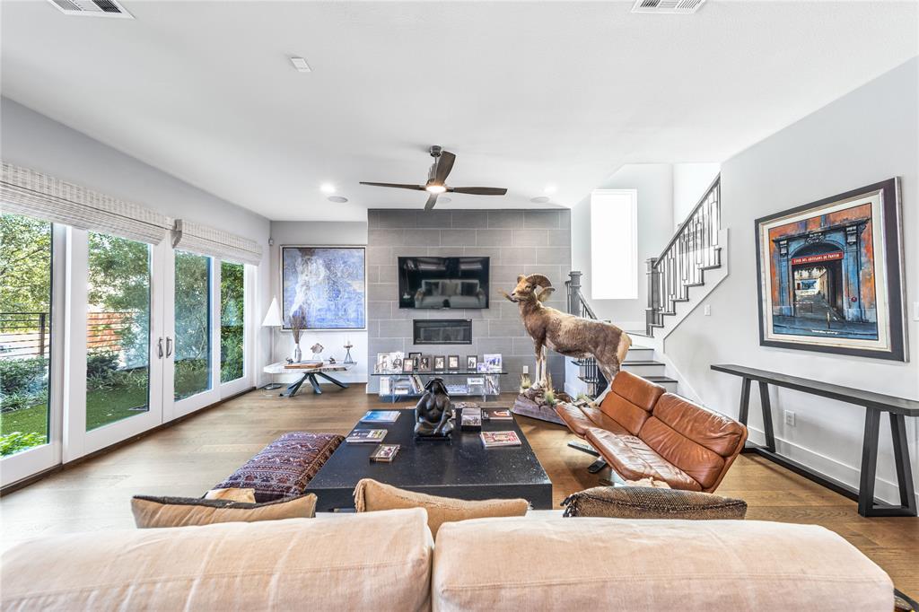 Thirty One Dallas Square #2 - Residential