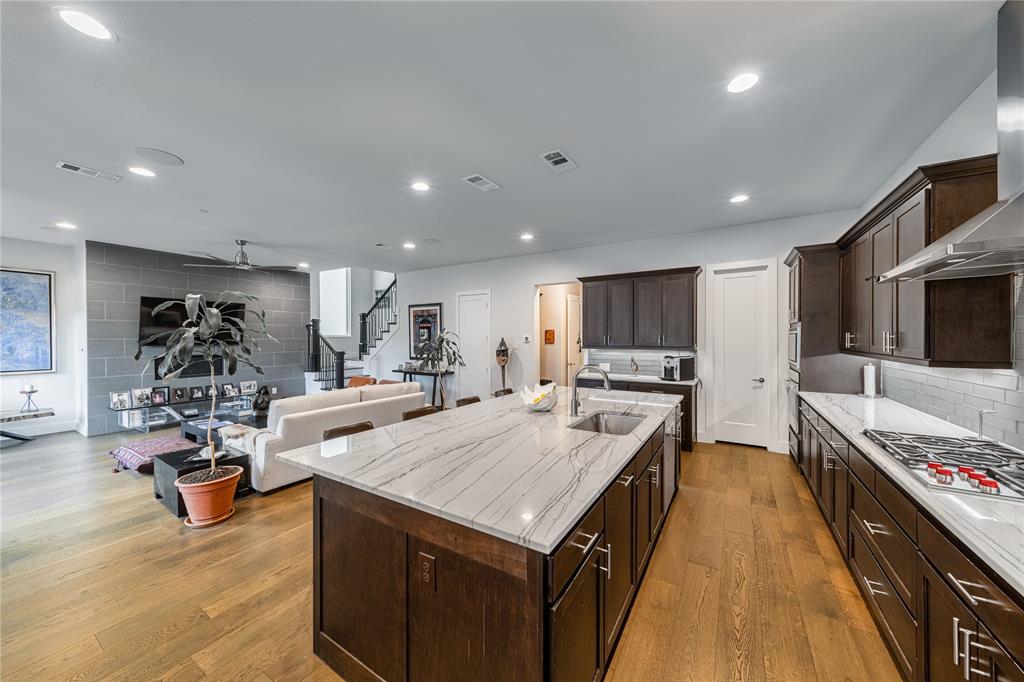 Thirty One Dallas Square #2 - Residential