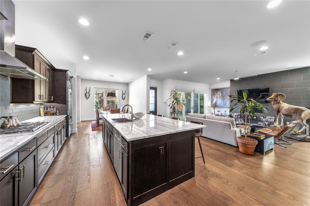 Thirty One Dallas Square #2 - Residential