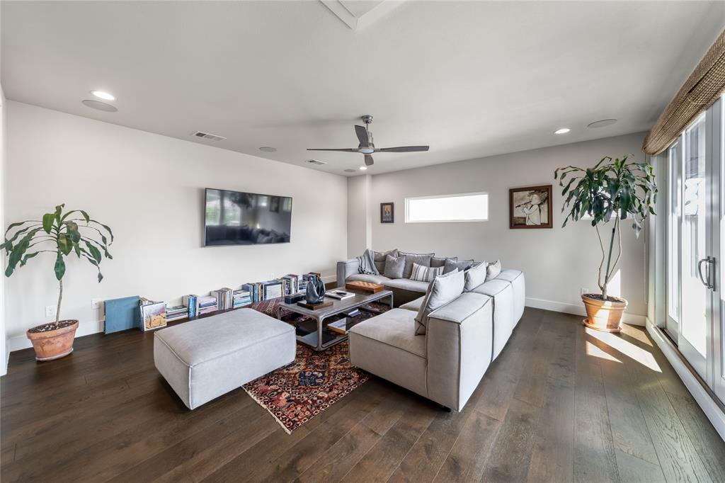 Thirty One Dallas Square #2 - Residential