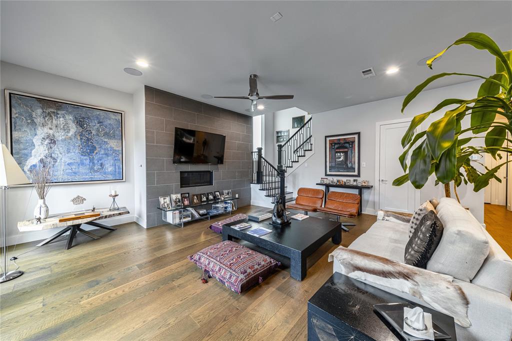 Thirty One Dallas Square #2 - Residential