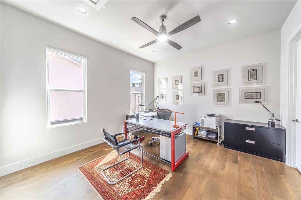 Thirty One Dallas Square #2 - Residential