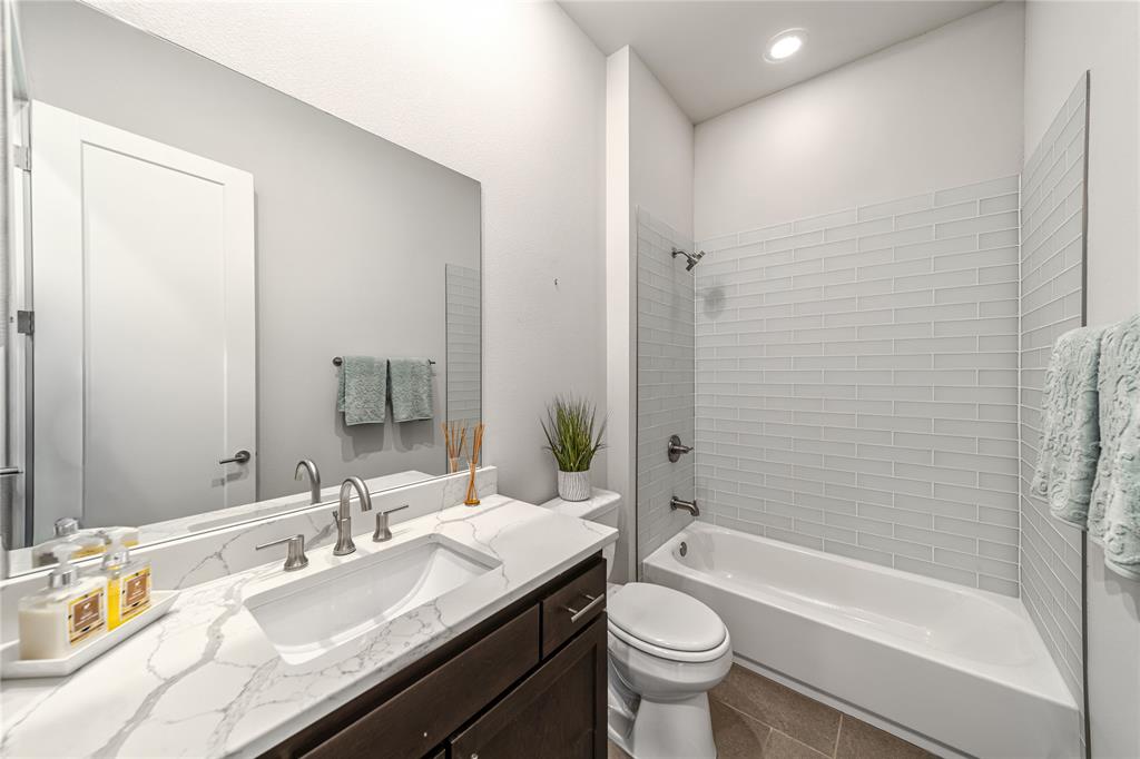 Thirty One Dallas Square #2 - Residential