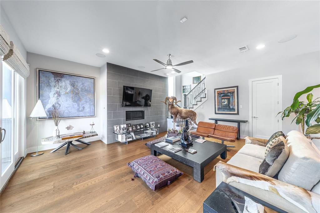 Thirty One Dallas Square #2 - Residential