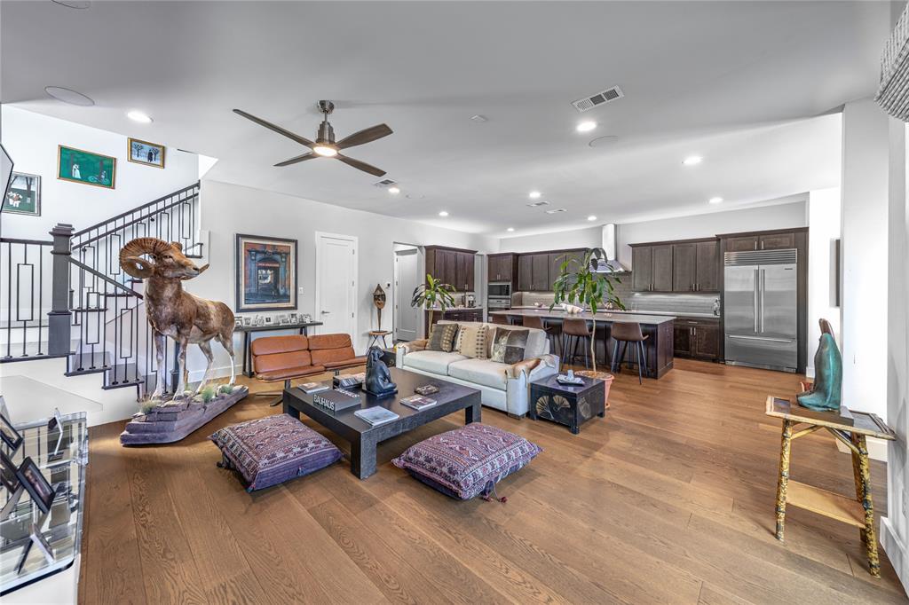 Thirty One Dallas Square #2 - Residential