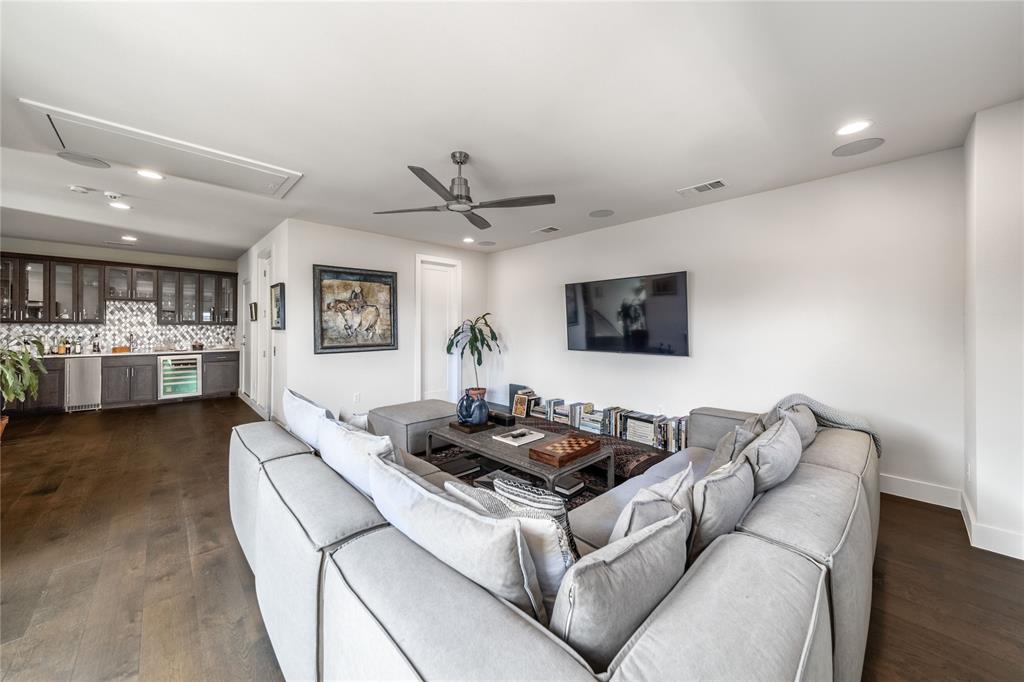 Thirty One Dallas Square #2 - Residential