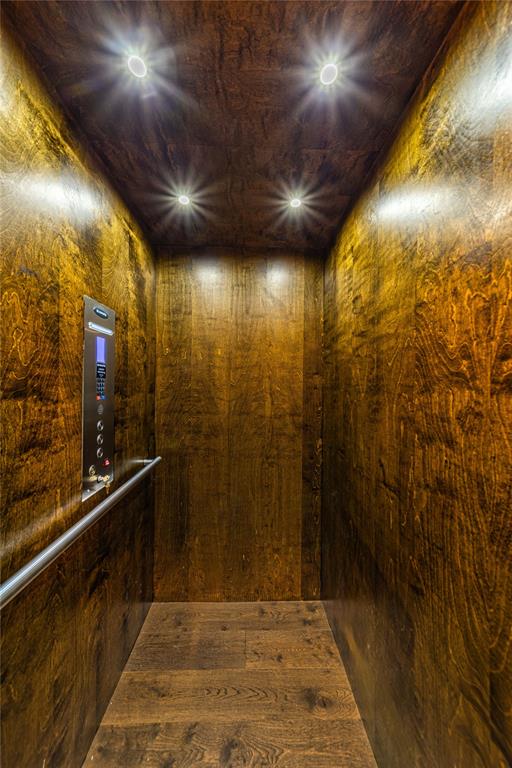 Thirty One Dallas Square #2 - Residential