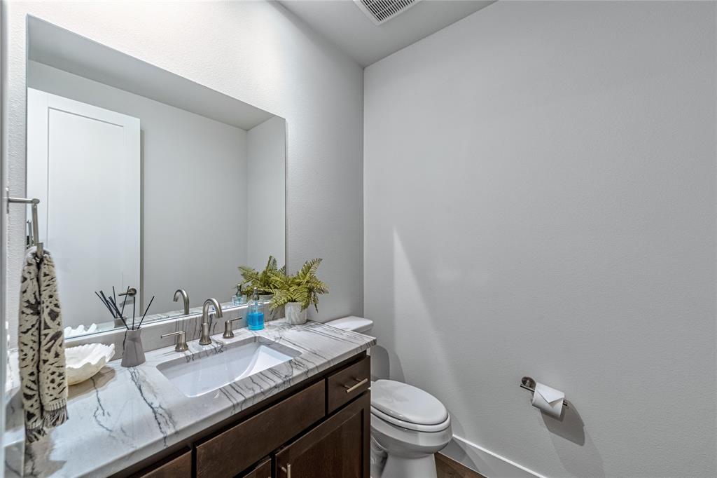 Thirty One Dallas Square #2 - Residential