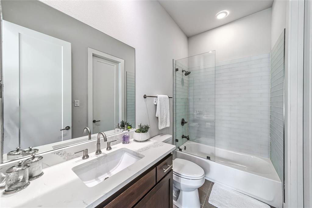 Thirty One Dallas Square #2 - Residential