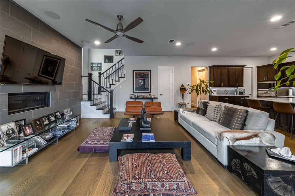 Thirty One Dallas Square #2 - Residential