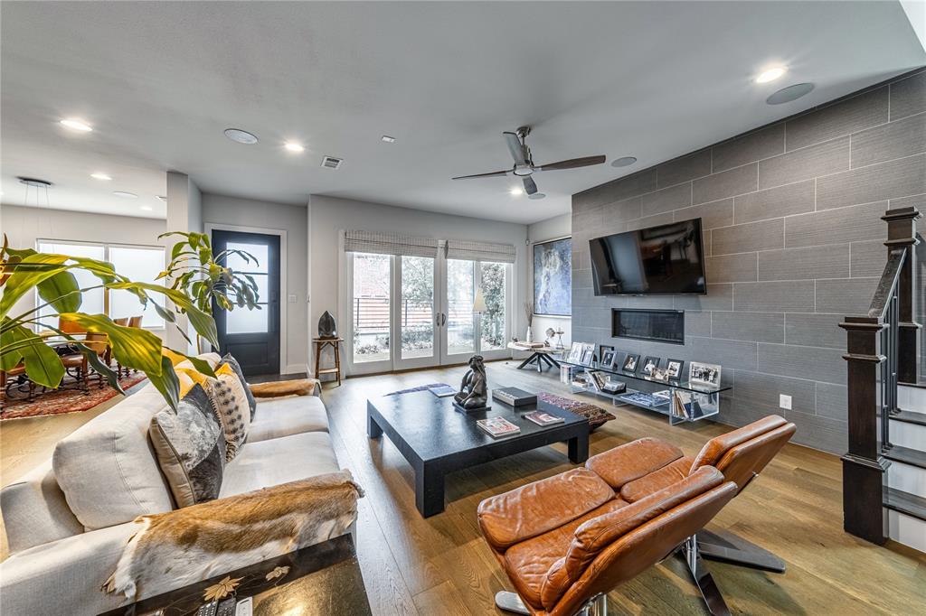 Thirty One Dallas Square #2 - Residential