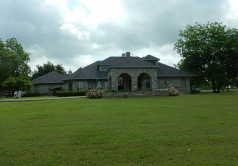 A home in Leonard