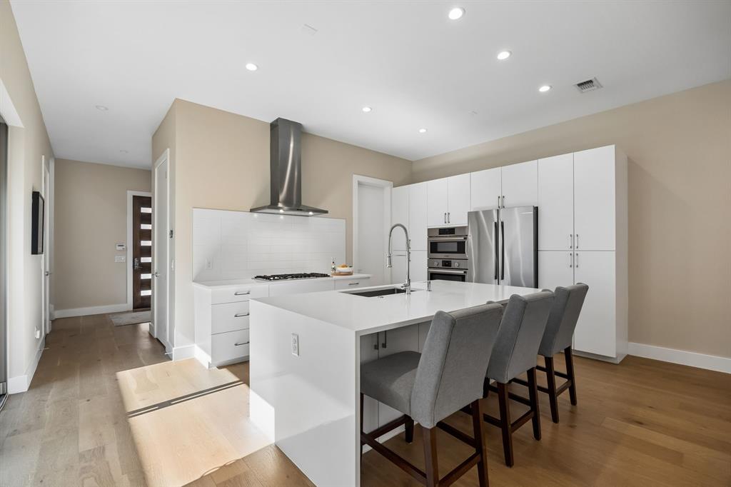 3320 Walchard Court