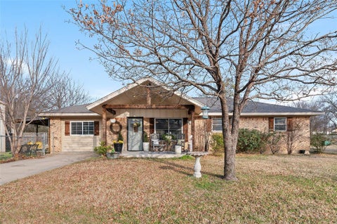 Photo of 403 Magnolia Avenue, Pottsboro, TX 75076 (MLS # 21328268)