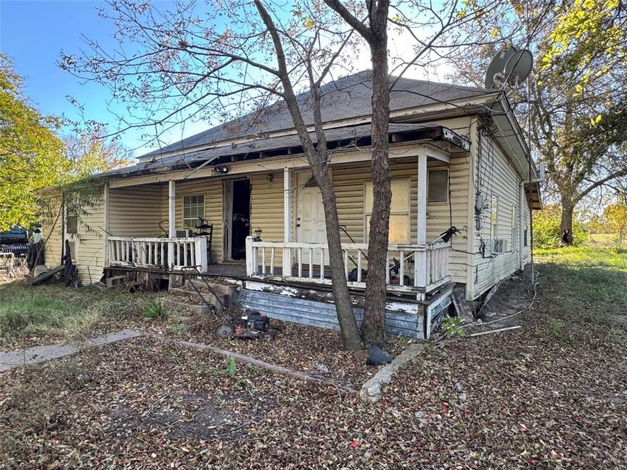 Investor Special – Owner Finance Available!
Rare half-acre lot in McKinney! This property is a prime value-add or redevelopment opportunity in growing Collin County. Perfect for investors or buyers wanting instant equity with some TLC. Enjoy space, location, and flexibility—no HOA and easy access to downtown McKinney.
Owner financing offered, making this a rare chance to secure land and property in one of DFW’s hottest markets.