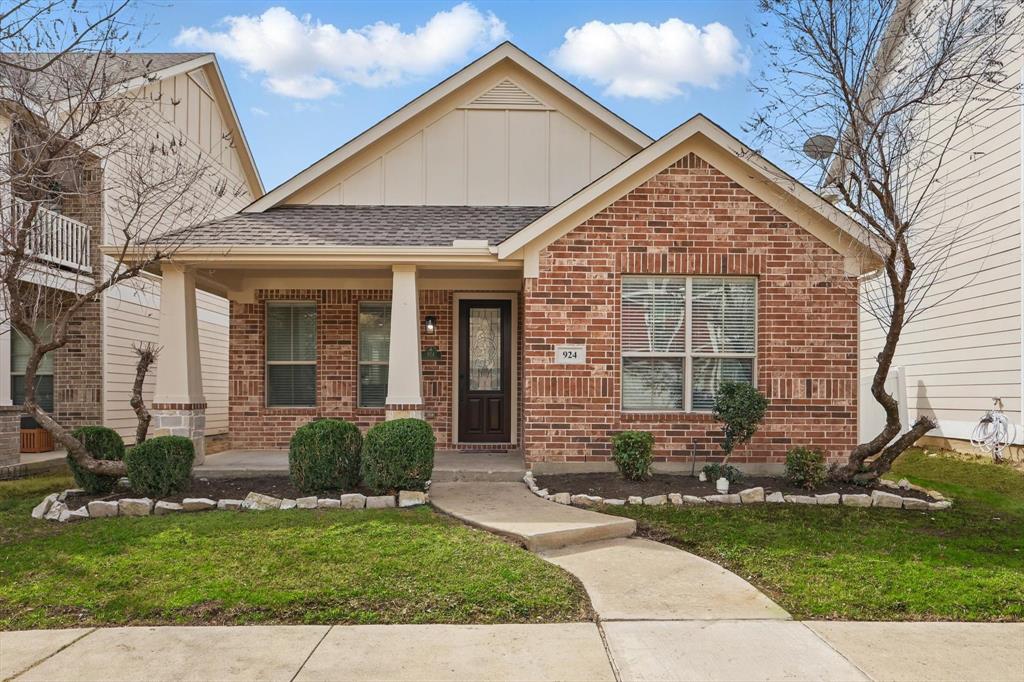 924 Charleston Lane