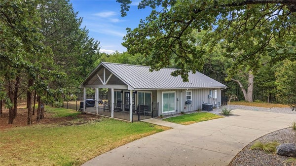 10 HOLLAND ST, POTTSBORO, TX 75076 - Image 1b2de49780ccc8a198f2d9e86b0e0c25/847354778