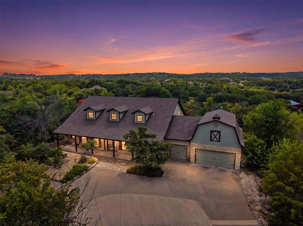 Photo of 813 Remuda Drive, Fort Worth, TX 76108 (MLS # 21349872)