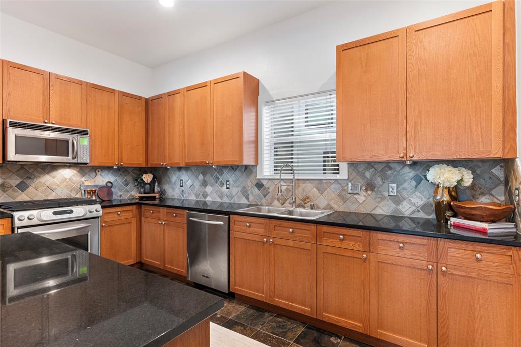 Carreras Twnhms Condos - Residential