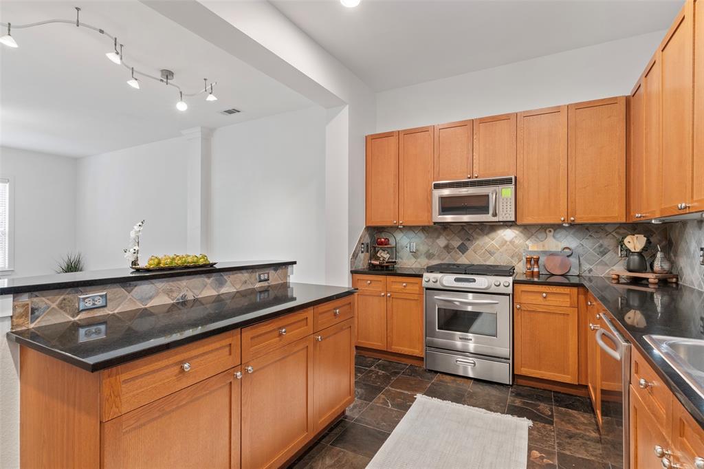 Carreras Twnhms Condos - Residential