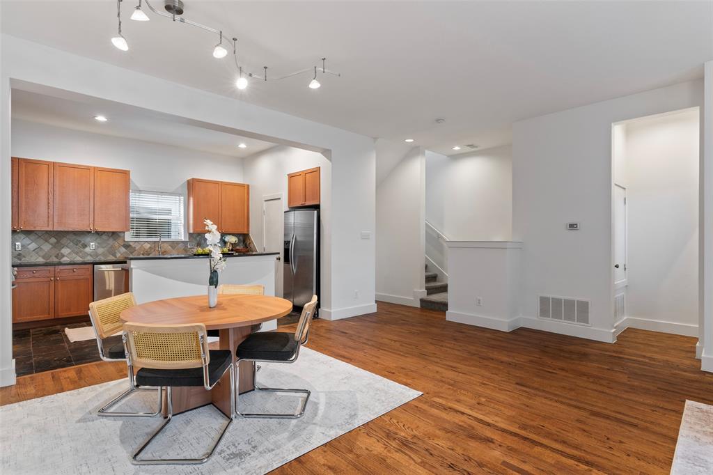 Carreras Twnhms Condos - Residential