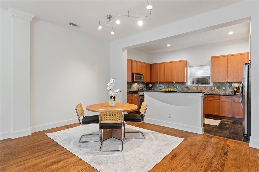 Carreras Twnhms Condos - Residential