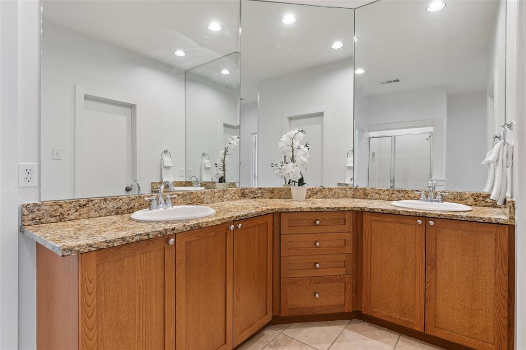 Carreras Twnhms Condos - Residential