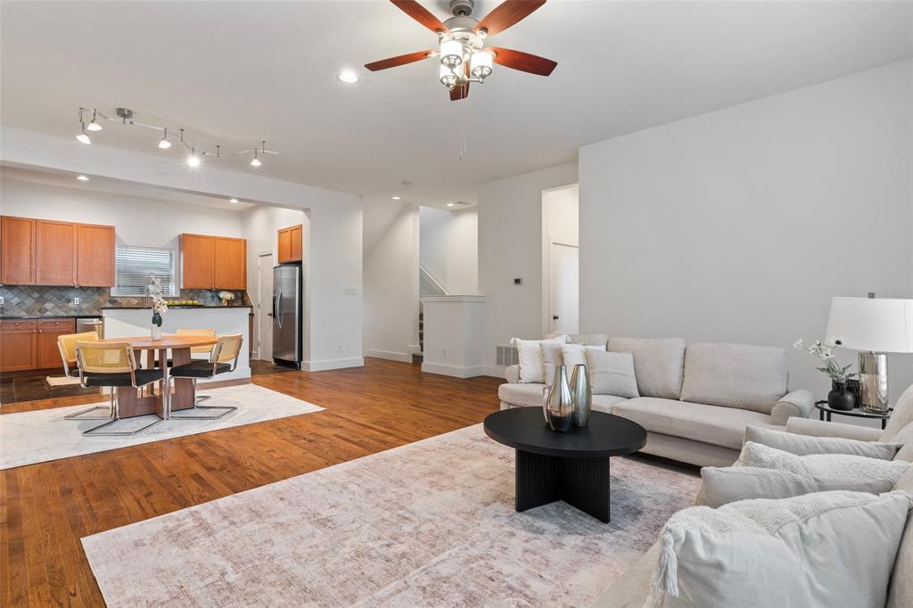 Carreras Twnhms Condos - Residential