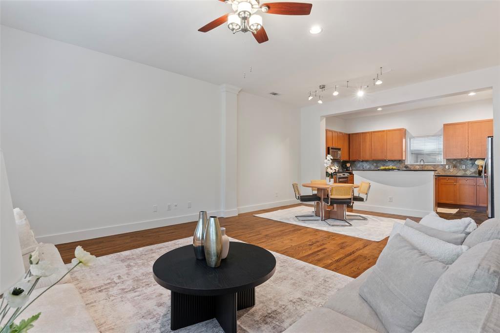 Carreras Twnhms Condos - Residential