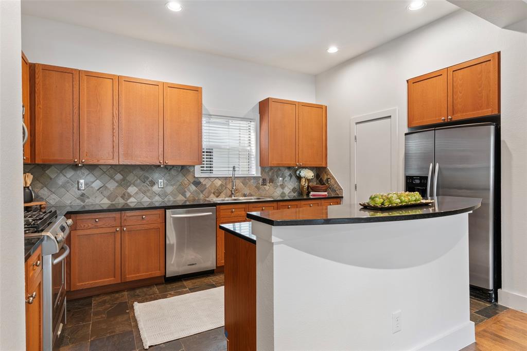 Carreras Twnhms Condos - Residential