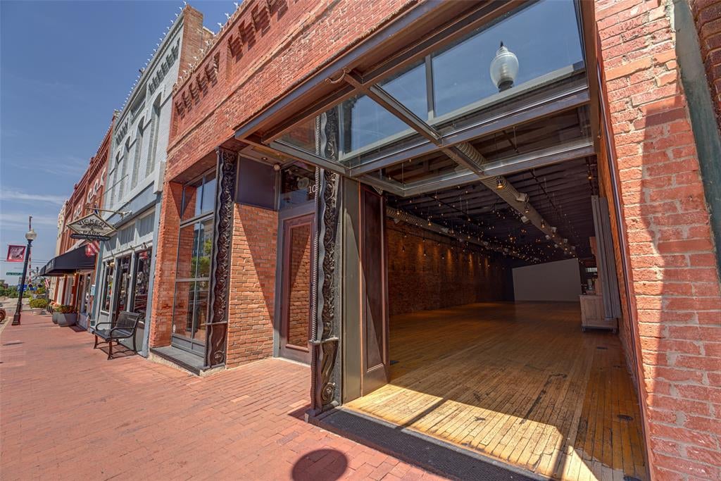 1013 E 15th Street