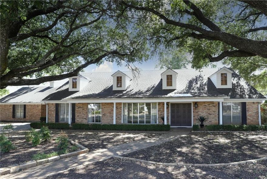 Located on historic 6th street in McGregor, this 5 bedroom, 4 bath home boast over 3700 sqft of living space.   Roof replaced December 2024.    Situated on a beautiful .5124 acre corner lot, with majestic Live Oak trees, this home is large enough for a large and expanding family.  Features include a galley style kitchen, with multiple pantries, and several builit-ins including a double oven, electric cooktop range, refrigerator, and dishwasher.    The kitchen also has a breakfast area that overlooks the beautiful landscaped back yard.     The large family room featurs a fire place with gas log, multiple closets and lots of room for entertaining.   Large living room / dining room features a large bay window.    The downstairs also insudes one bedroom with its own full bath and a sun room with another full bathroom.   The upstairs features three bedrooms, including the primary suite along with two full baths.  The primary bath includes a walk-in closet, seperate tub and shower and dual vanity.   the hall bath has a tub/shower combo and a tripple vanity.    The real gem of this proeprty is the large lot and beautifully landscaped yard.  The back yard features an in-ground swimming poll, with washed concrete decking and space tables and chairs, perfect for entertaining.  There is also a pool also that includes an additional full bath.    The back yard also featurs a covered patio and the yard does have a lawn sprinkler system