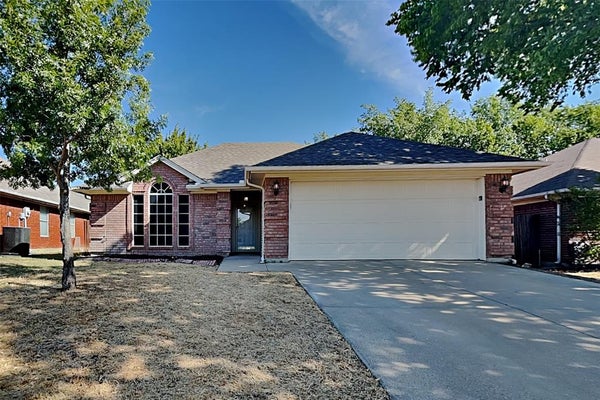 1036 SPRINGHILL DR, SAGINAW, TX 76179 - Image 1b53acfc954b2d744ac7a602700edc2b/3913681995