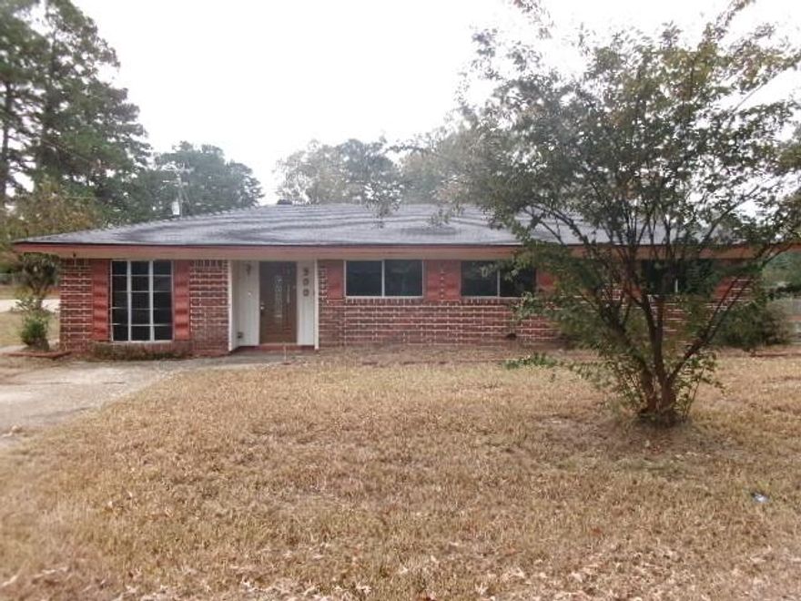Good sized brick ranch 4 bedroom and 2 bath home on a large lot in Minden.  This house has a lot of potential.  Good floorplan.  Stainless Gas range in kitchen with plenty of cabinets and hard surface countertops with backsplash.  Possible structural issues.  Seller does not have reports.  Buyer to perform due diligence.  This property may qualify for Seller Financing (Vendee).  See agent remarks.