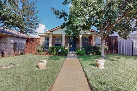 Photo of 2336 Summit Lane, Dallas, TX 75227 (MLS # 21316593)