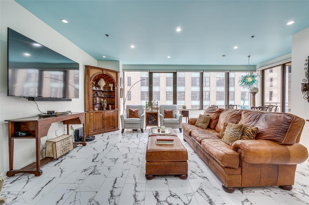 Metropolitan 1200 Main St Condo - Residential