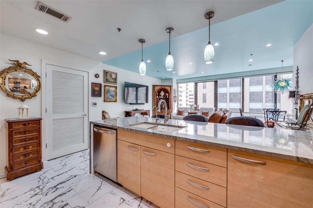 Metropolitan 1200 Main St Condo - Residential