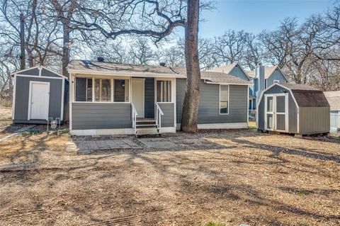 Photo of 103 E 8th Street, Shady Shores, TX 76208 (MLS # 21178725)